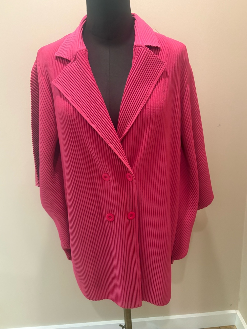 Brand new Fuchsia Pink Pleated Double-Breasted Jacket